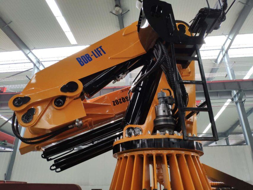 Grue marine à flèche articulée de 20 tonnes
