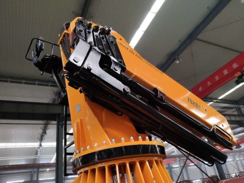 Grue marine à flèche articulée de 20 tonnes